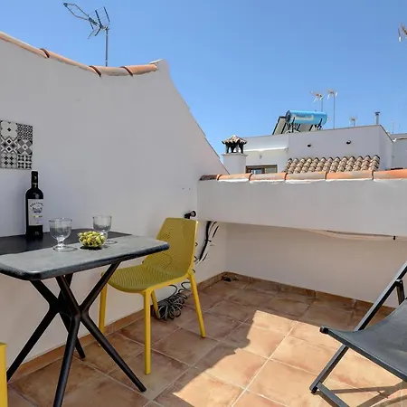 Authentic Andalusian Townhouse With Roof Terrace, Steps From The Beach *