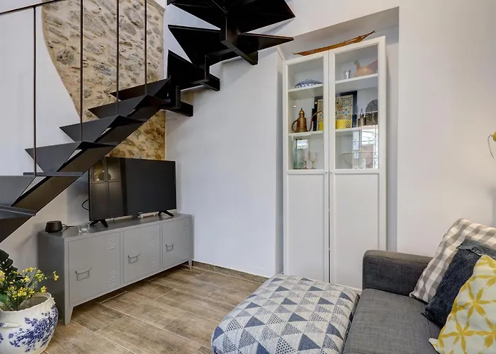 Dom wakacyjny Authentic Andalusian Townhouse With Roof Terrace, Steps From The Estepona