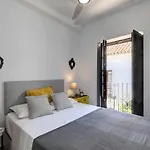 Authentic Andalusian Townhouse - Private Roof Terrace - 5min Semesterbostad *