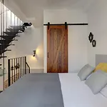 Dom wakacyjny Authentic Andalusian Townhouse - Private Roof Terrace - 5Min Beach