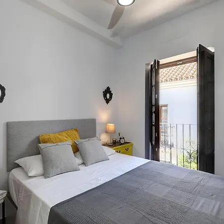 Authentic Andalusian Townhouse - Private Roof Terrace - 5min בית נופש *
