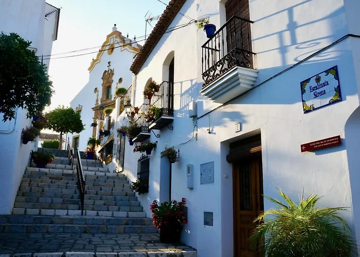 Authentic Andalusian Townhouse - Private Roof Terrace - 5Min Beach 펜션