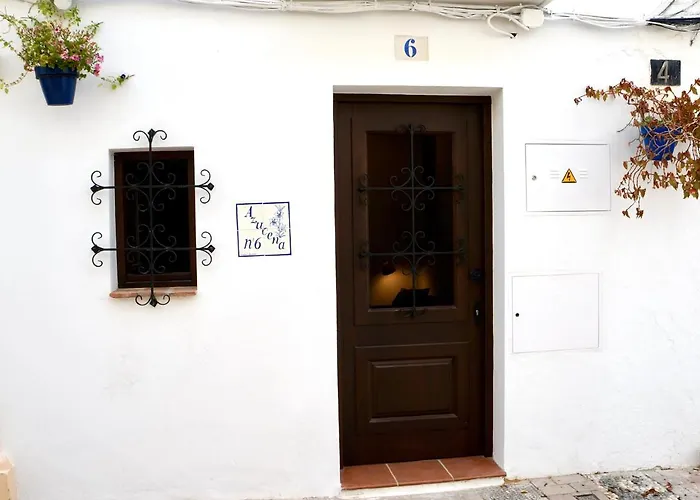 Hébergement de vacances Authentic Andalusian Townhouse With Roof Terrace, Steps From The Estepona