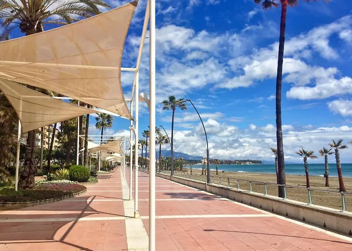 Authentic Andalusian Townhouse - Private Roof Terrace - 5Min Beach 펜션 에스테포나