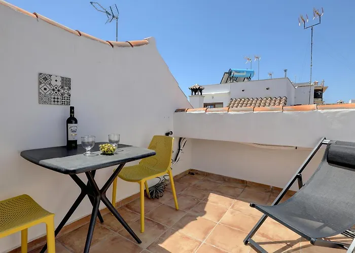 Authentic Andalusian Townhouse - Private Roof Terrace - 5Min Beach *