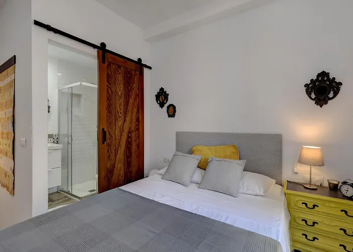 Casa vacanze Authentic Andalusian Townhouse With Roof Terrace, Steps From The Estepona