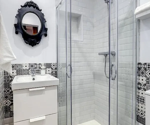 펜션 Authentic Andalusian Townhouse - Private Roof Terrace - 5Min Beach