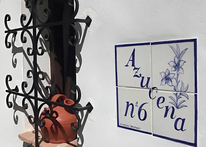 Hébergement de vacances Authentic Andalusian Townhouse With Roof Terrace, Steps From The *