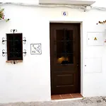 Сasa de vacaciones Authentic Andalusian Townhouse - Private Roof Terrace - 5min Estepona