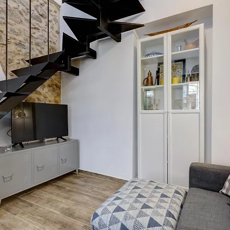 Сasa de vacaciones Authentic Andalusian Townhouse - Private Roof Terrace - 5min Estepona
